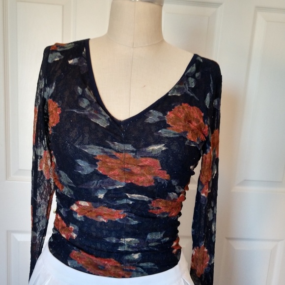 Anthropologie Meadow Rue Shirred V Neck - Picture 2 of 8